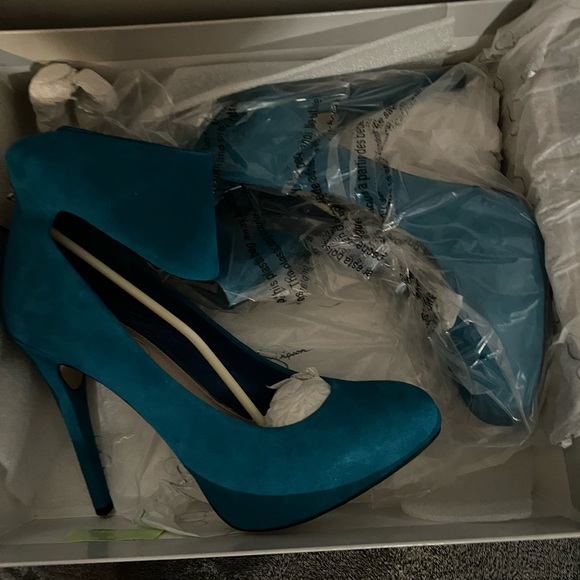 Jessica Simpson Peacock Green \ Kid-Suede High Heel - Picture 6 of 11